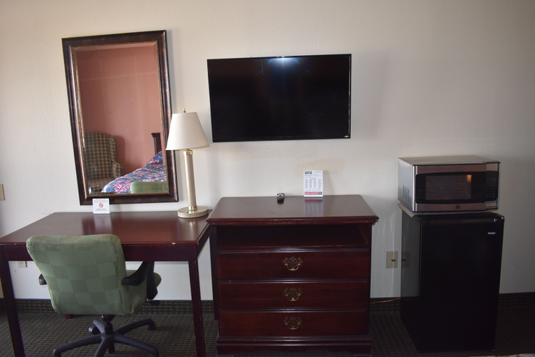Others 4, Royal Inn, Washington
