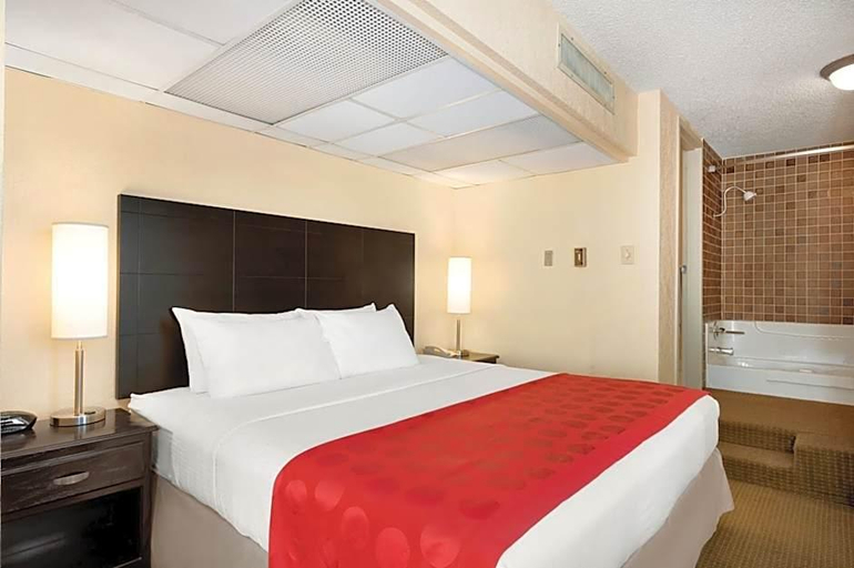 Bedroom 2, Ramada Plaza by Wyndham Gillette Conference Center, Campbell