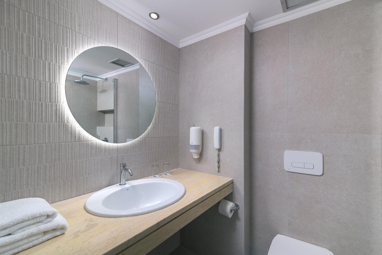 Bathroom 4, Niriides Hotel, South Aegean