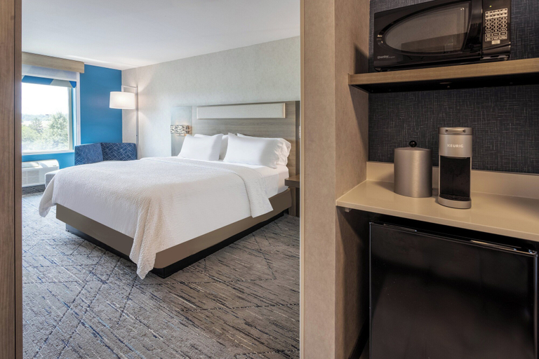 Bedroom 4, Holiday Inn Express & Suites DEWITT (SYRACUSE) by IHG, Onondaga