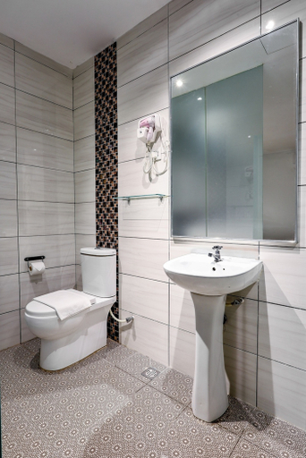 Bathroom 2, Q Collection @ Macalister, Penang Island
