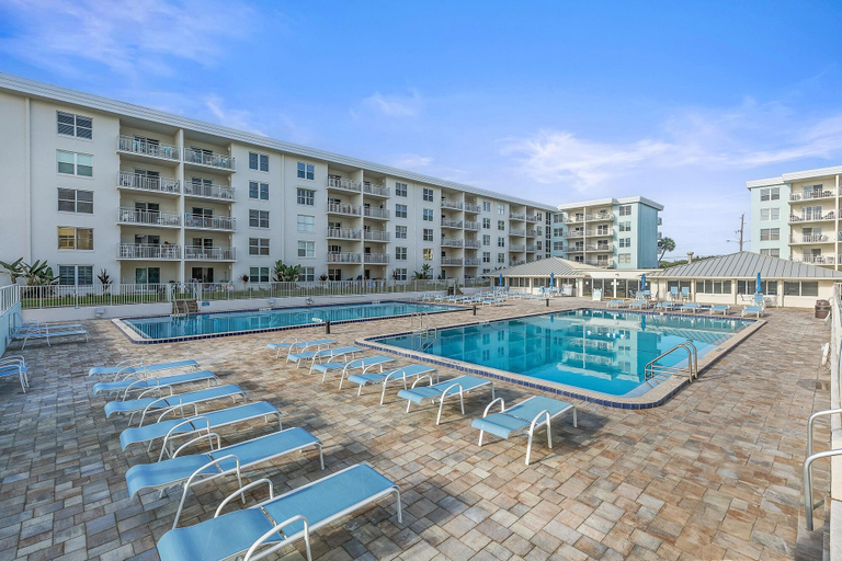 Sport & Beauty 5, Sea Coast Gardens II 401, Volusia