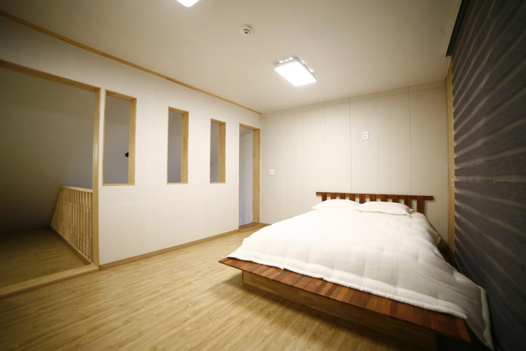 Bedroom 2, Muan Viento Sol Beach Pension, Muan