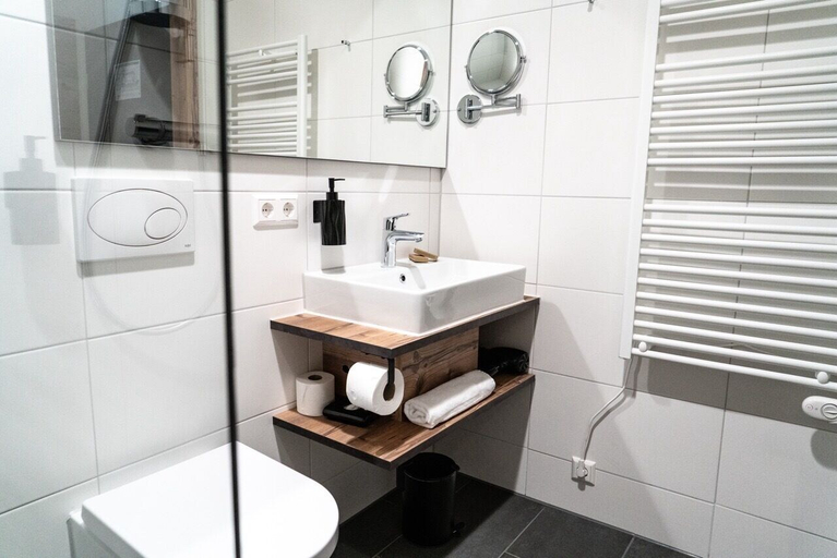 Bathroom 5, SEKRA Stadthotel, Heidenheim