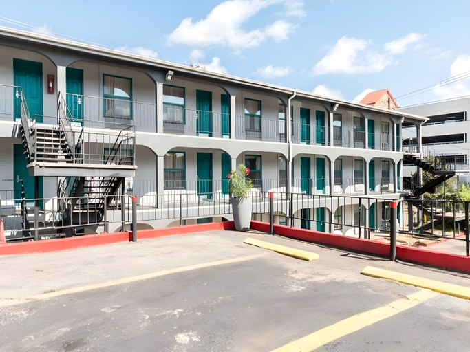 Exterior & Views 3, Motel 9 University-Downtown, Travis
