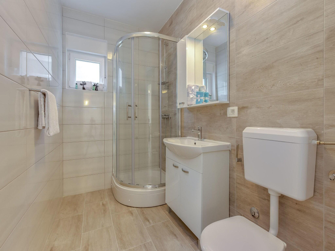 Bathroom, Apartment in Dramalj near Beach, Crikvenica