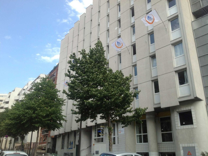 Exterior & Views