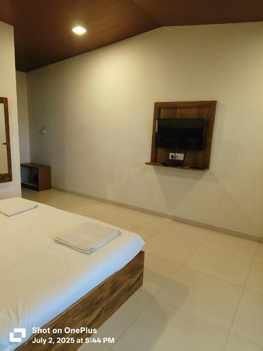 Bedroom, Hotel Green Crystal, Satara