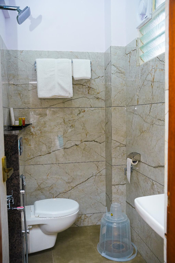 Bathroom 4, Hotel Skylights, Bangalore Rural
