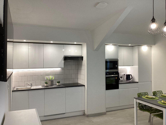 Others 4, Appartement Altea 85m2 Climatise Parking Proche Sanctuaire, Hautes-Pyrénées