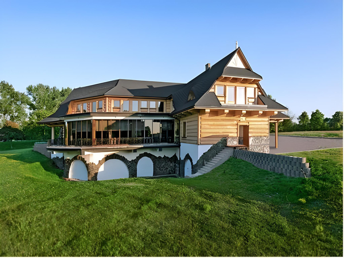 Exterior & Views