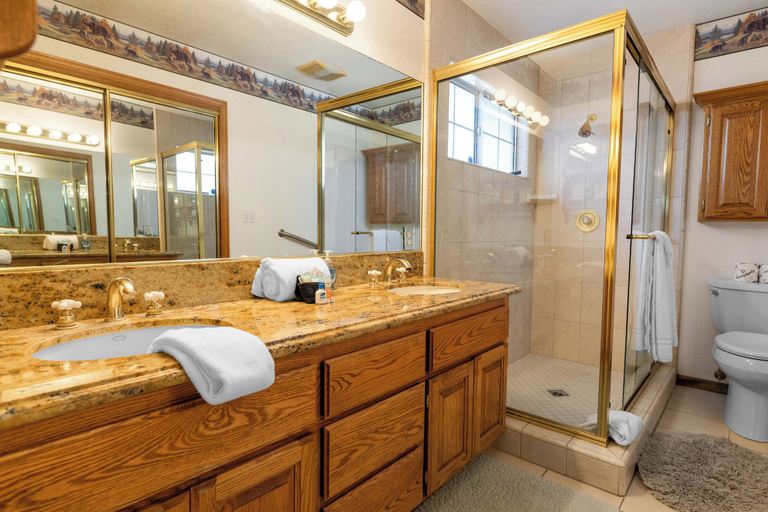 Bathroom 3, Fox Farm Manor, San Bernardino