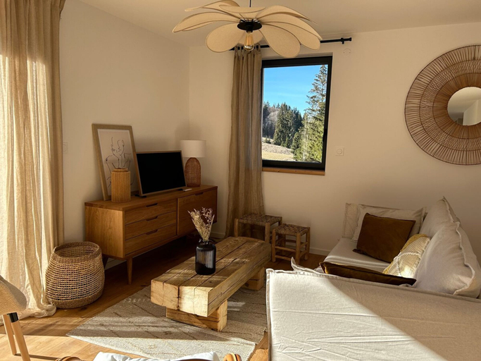 Room 5, Gite 8 Personnes-vue Panoramique, Jura