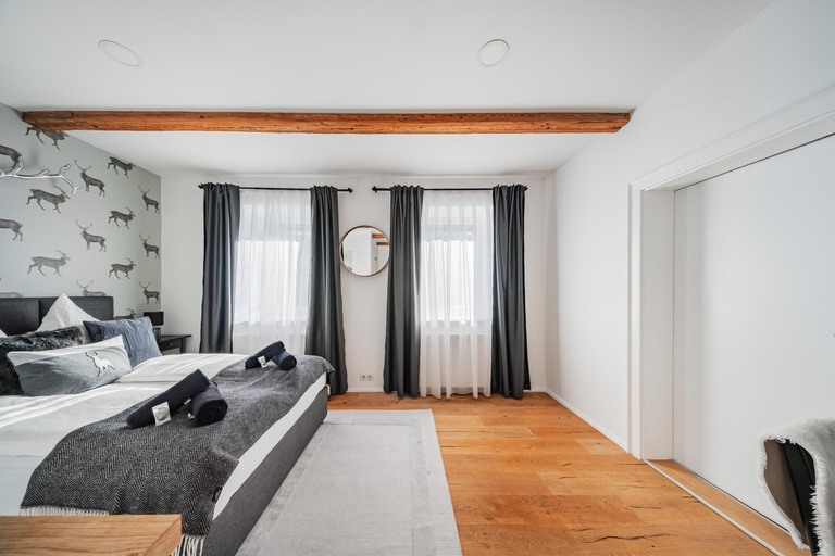 Others 5, Innsbruck City Chalet, Innsbruck