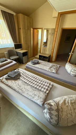 Bedroom 2, Hotel Pension Pamina, Berlin