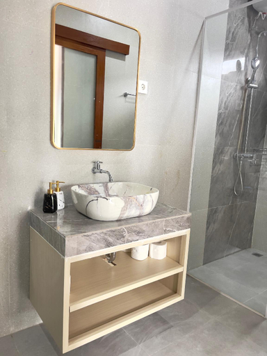 Bathroom 4, The Wina Ambengan Canggu, Badung