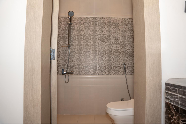 Bathroom 4, Arjan Park Resorts, Riyadh