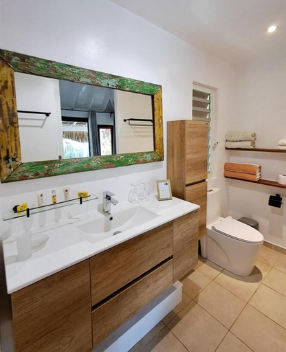 Bathroom 5, Moorea Beach Lodge