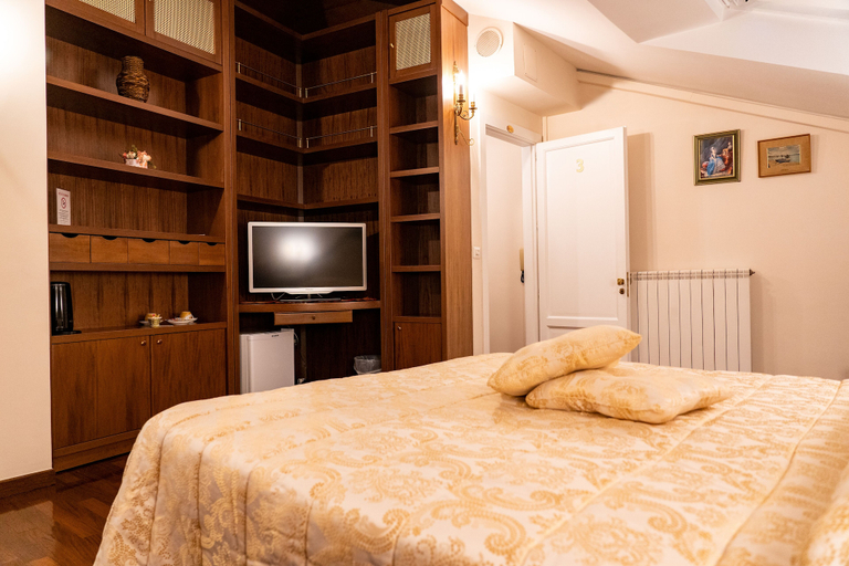 Bedroom 5, Real Borbone, Caserta