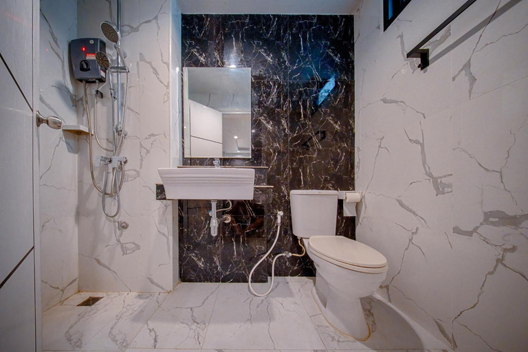 Bathroom 3, Karisma95, Khan Na Yao