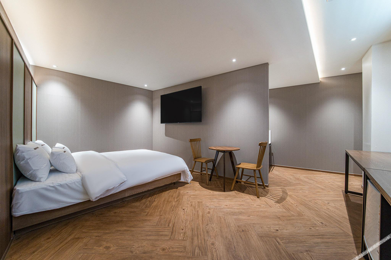 Bedroom 5, Incheon (Eulwang-ri) Brown Dot, Jung