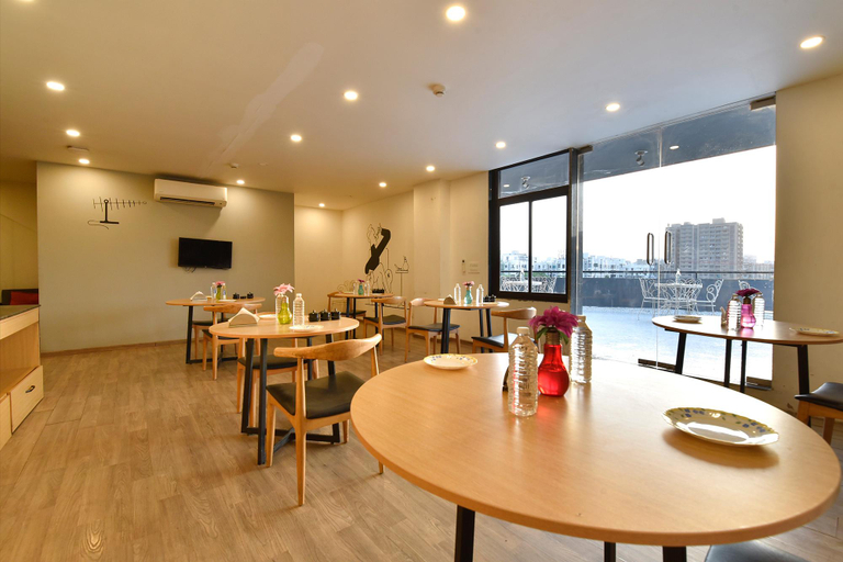 Food & Drinks 5, NY Square, Ahmadabad