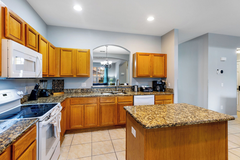 Private kitchen 4, Relax & Unwind – Stunning Home W/ Private Pool!, Osceola