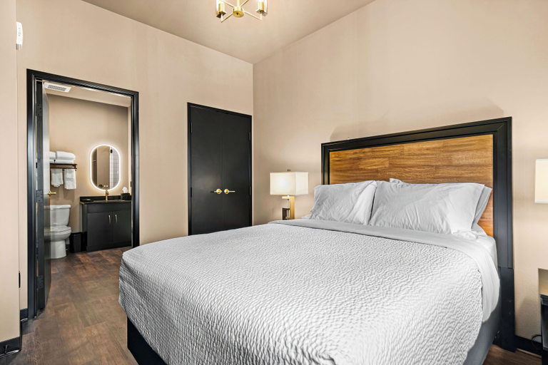 Bedroom 3, Force on 5th Avenue Hotel, Saint Louis