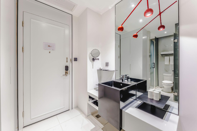 Bathroom 5, Shanghai Zhongjian Selected Suisse Place Apartment Hotel, Shanghai