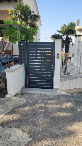 Others 4, Urban Oasis - private fenced garden with BBQ area, Rijeka