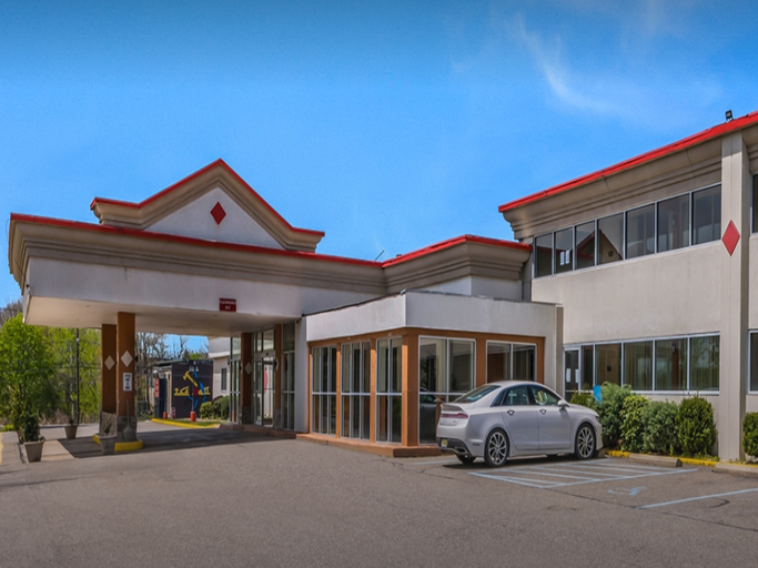 Exterior & Views, Red Carpet Inn and Suites Hazleton PA, Luzerne