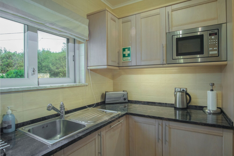 Room 2, Monte Amendoa Apt in Lagos, Lagos