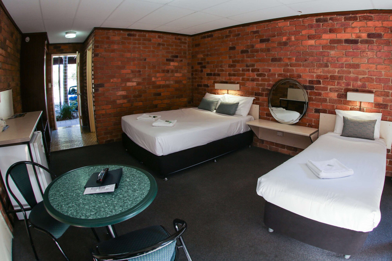 Bedroom 3, Villa Noosa Hotel, Noosa - Noosa-Noosaville