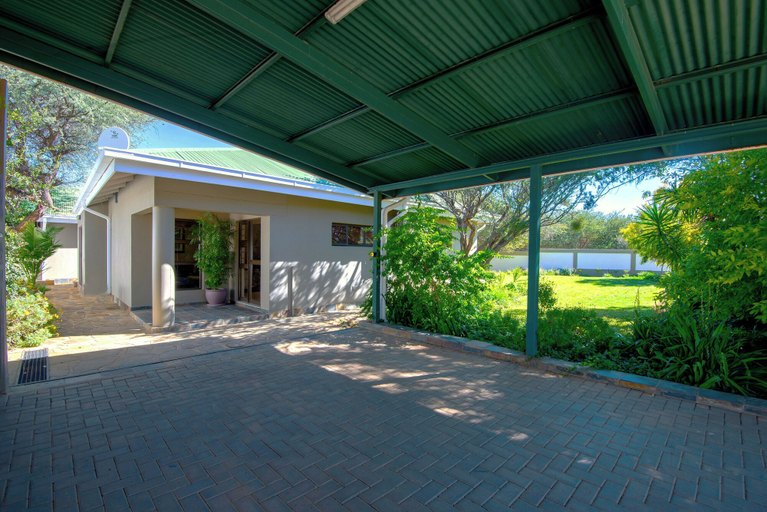 Exterior & Views 2, Arebbusch Travel Lodge, Windhoek East