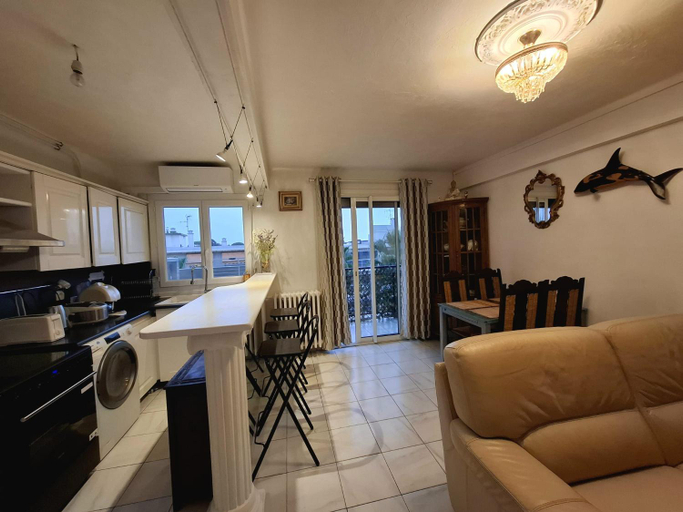 Others 5, Appartement F3 proche de la mer, Alpes-Maritimes
