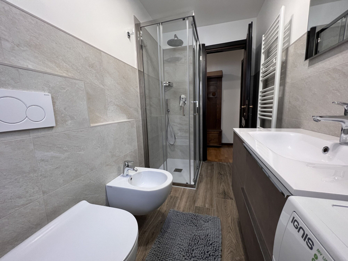 Room 2, 033 Trilocale Carisolo, Trento
