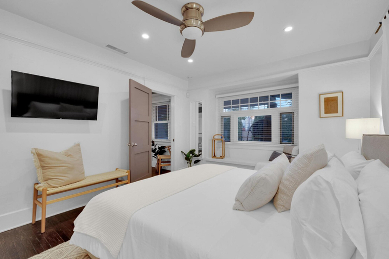Room 2, Designer Luxe Compound w Pool-steps to Best Dining, San Diego