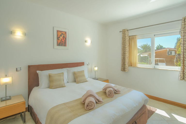 Room 5, Monte Amendoa Apt in Lagos, Lagos