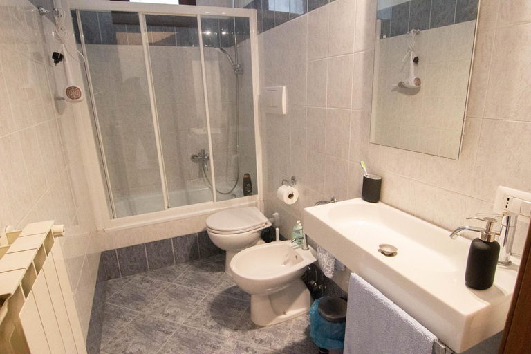 Bathroom 2, Daniel's House, Pisa