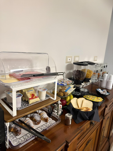 Food & Drinks