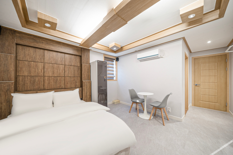 Bedroom 3, Mungyeong The Bridge, Mungyeong