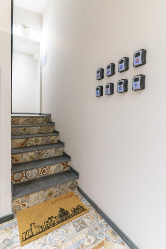 Others 4, Al Palazzetto - I Pupi, Catania