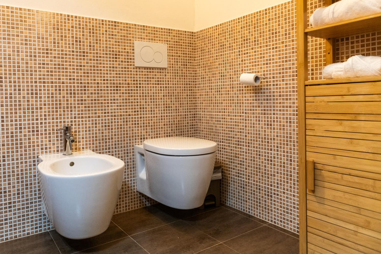 Bathroom 3, Uviglie Apartments, Alessandria