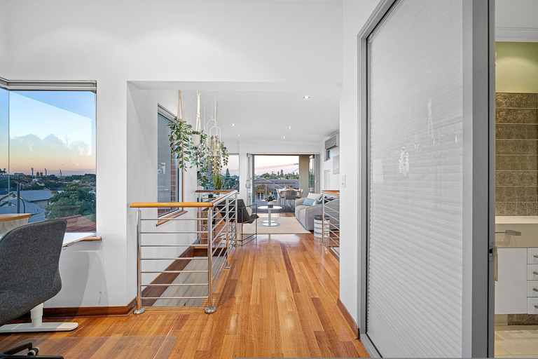 Room 5, Designer Luxury 3brd - Epic Views - South Perth, Perth