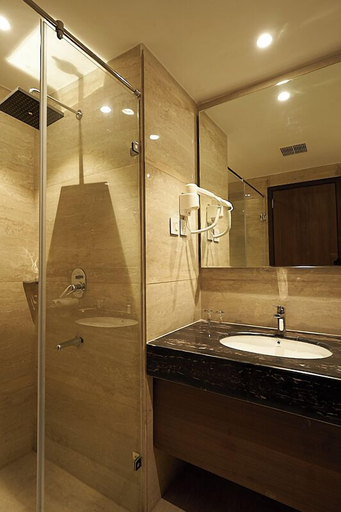 Bathroom 5, The Hamuse Hotel Kodaikanal - Luxury Redefined, Dindigul