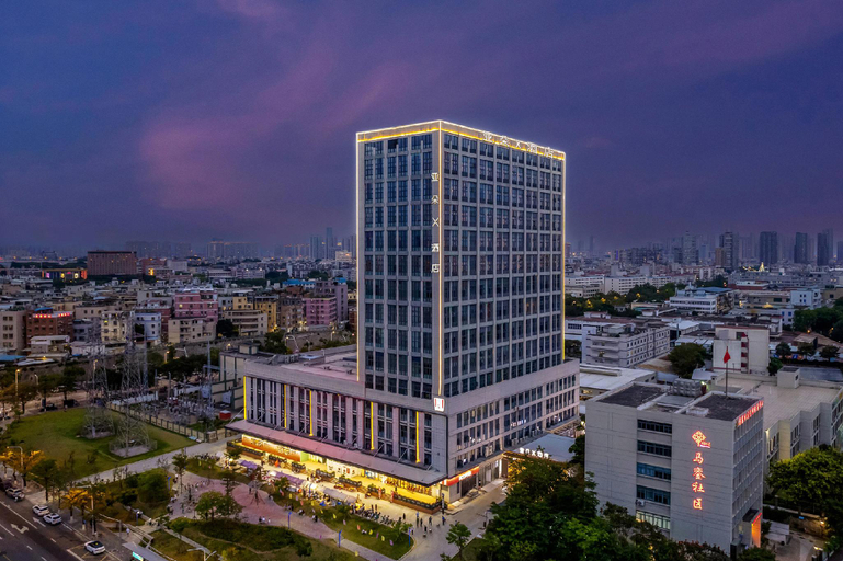 Exterior & Views