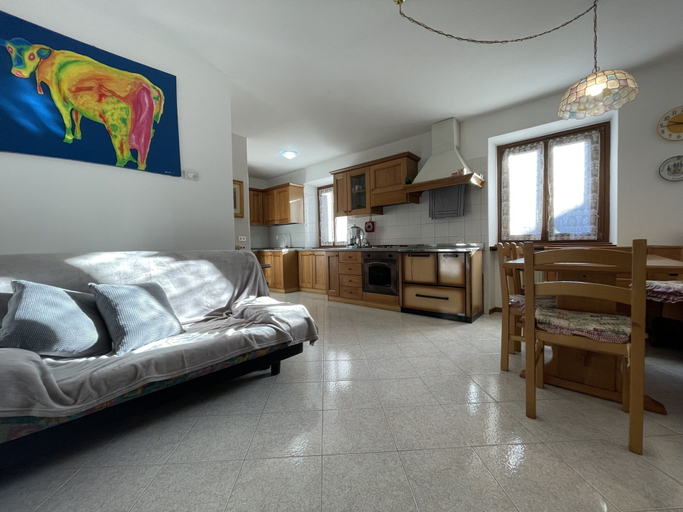 Room 2, 063 Bilocale Carisolo, Trento