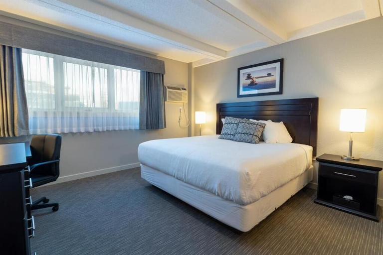 Bedroom 2, BCMInns Fort McMurray, Division No. 16