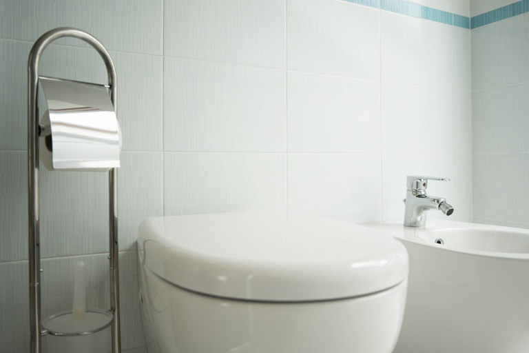 Bathroom 2, Cucci House Lido Riccio, Chieti