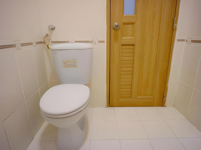 Bathroom 2, Episode 11 Hostel Sukhumvit, Wattana
